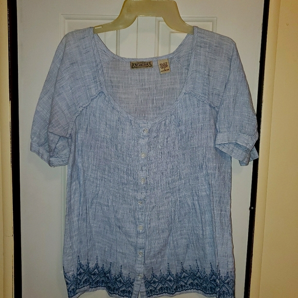 Button up shirt - Picture 1 of 2